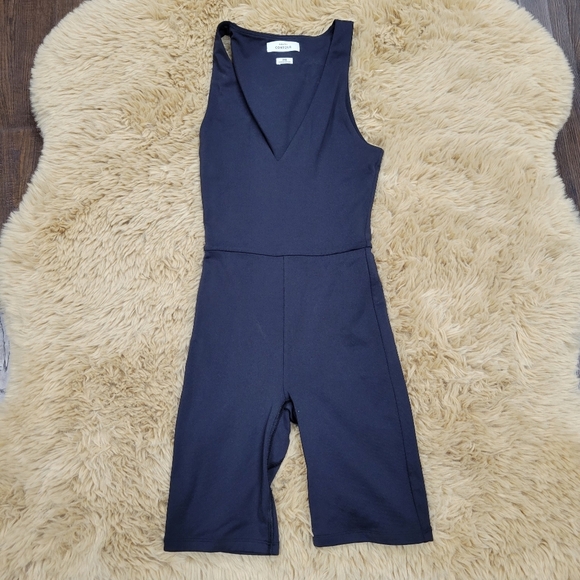 Aritzia babaton Contour V-Neck Romper black XXS - Picture 3 of 7